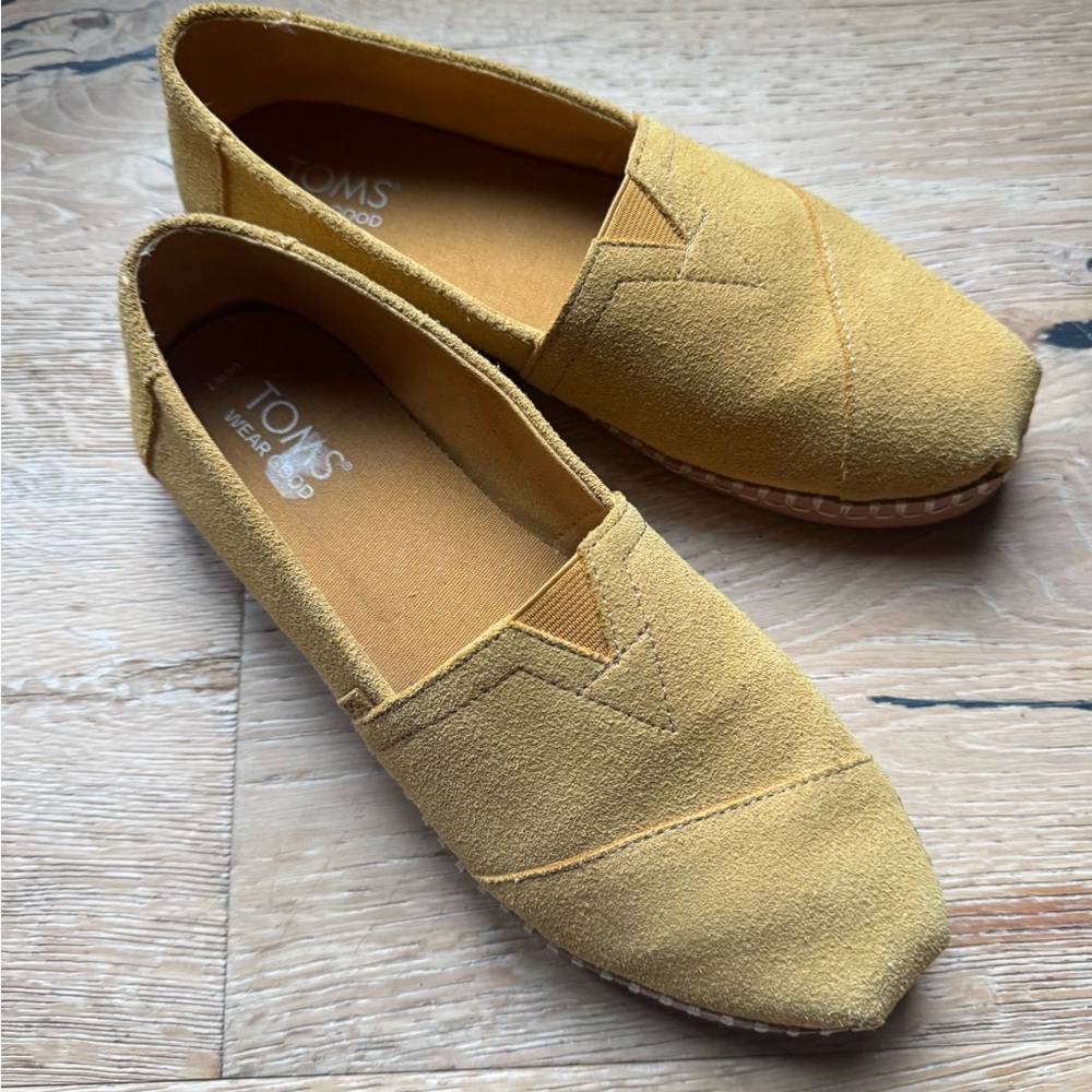 Toms Mustard Suede  Slip-Ons sz 7 great cond price firm!
